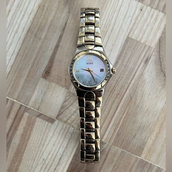 Citizen Eco-Drive Ladies Watch Genuine Diamonds Pearl Dial Gold Tone Bracelet - Picture 8 of 15